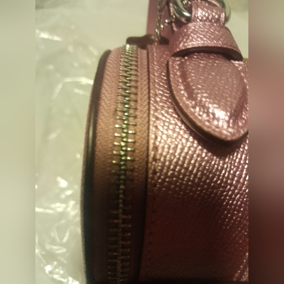 COACH Heart Shape Cossbody/Handbag & Coach Compact Mirror/Matching Wristlet NWT - Picture 16 of 17